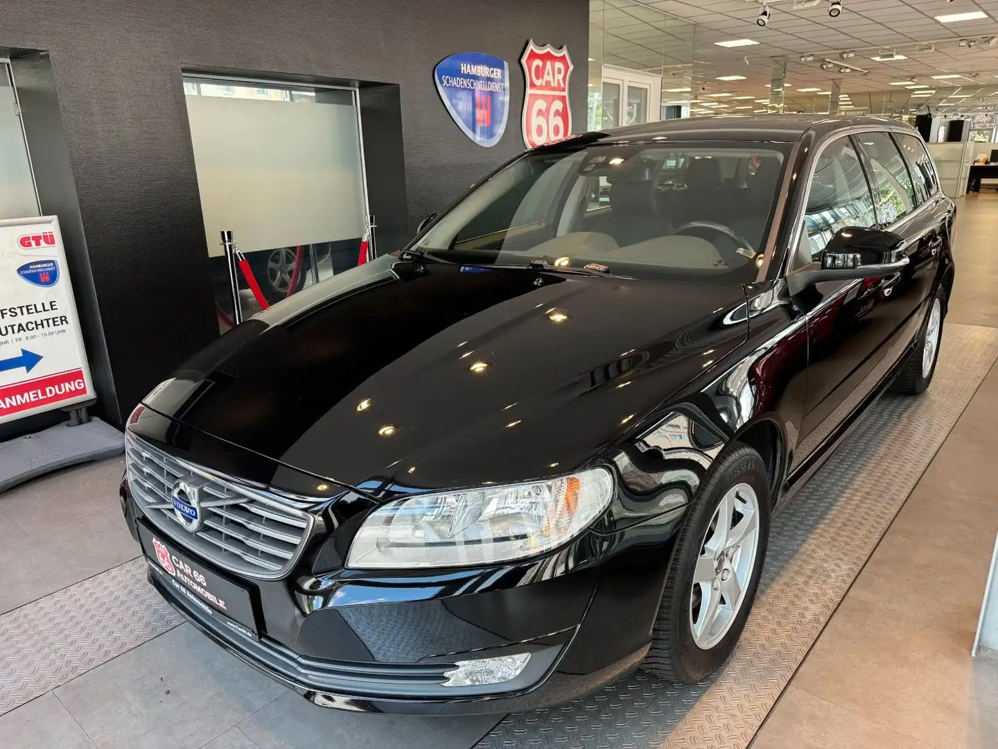 Volvo V70 Kombi Kinetic / Schwarz - 1
