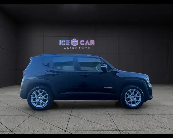 Jeep Renegade view 4