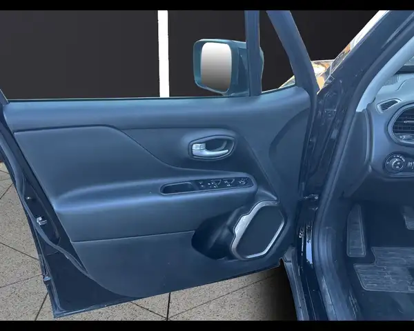 Jeep Renegade view 15