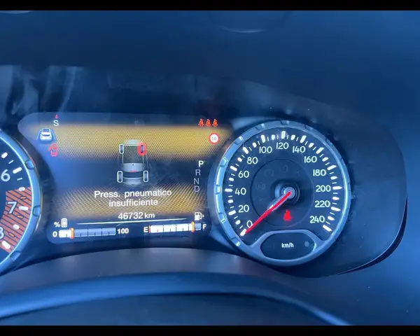 Jeep Renegade view 12