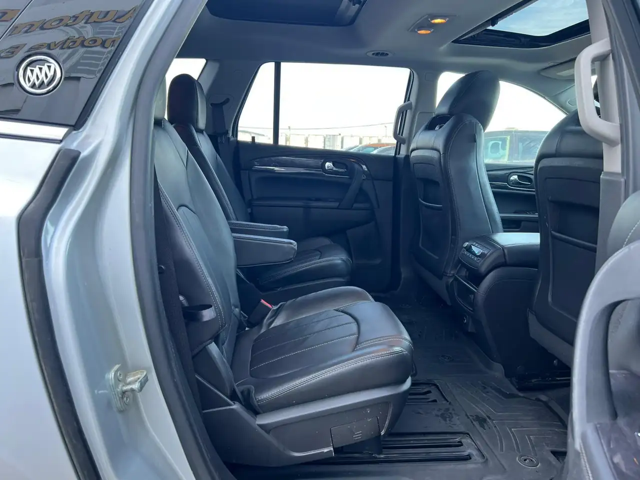 Buick Enclave снимка Buick Enclave