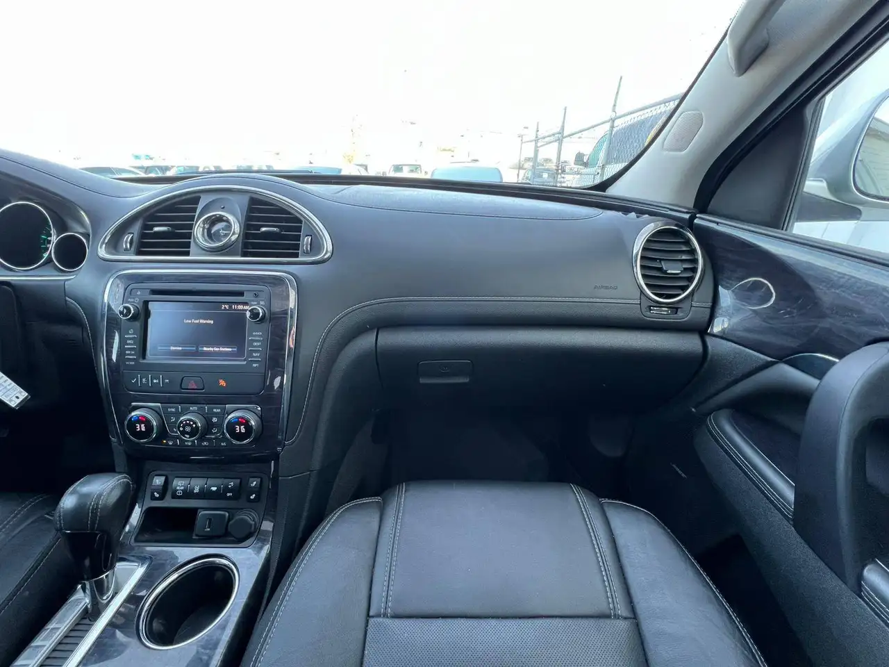 Buick Enclave снимка Buick Enclave
