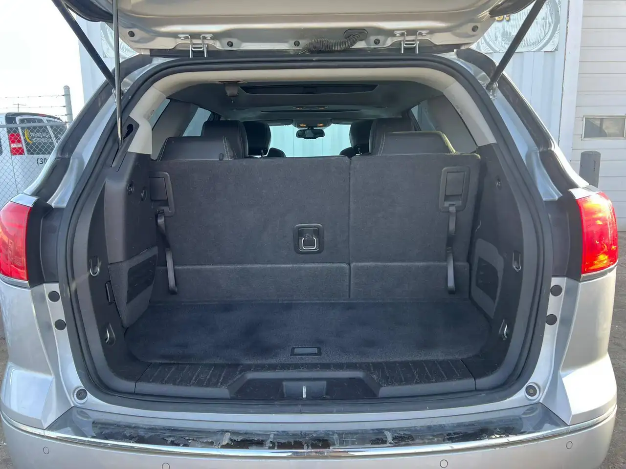 Buick Enclave снимка Buick Enclave