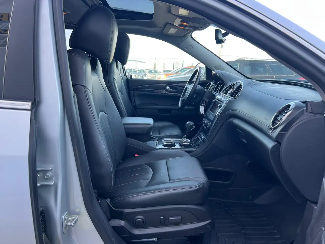 Buick Enclave снимка Buick Enclave