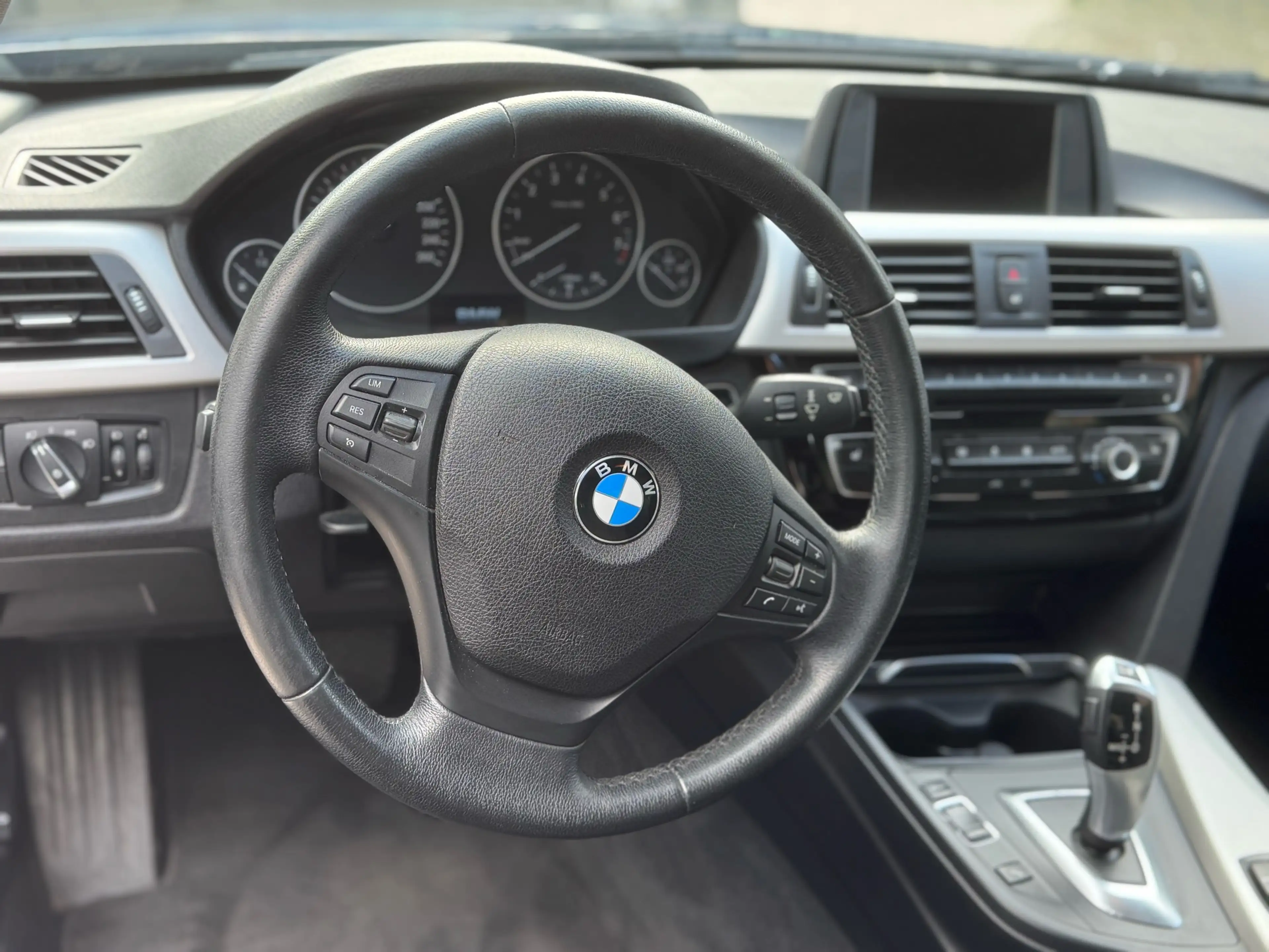 BMW 318 iA benzine - 78000KM - Garantie — photo 7
