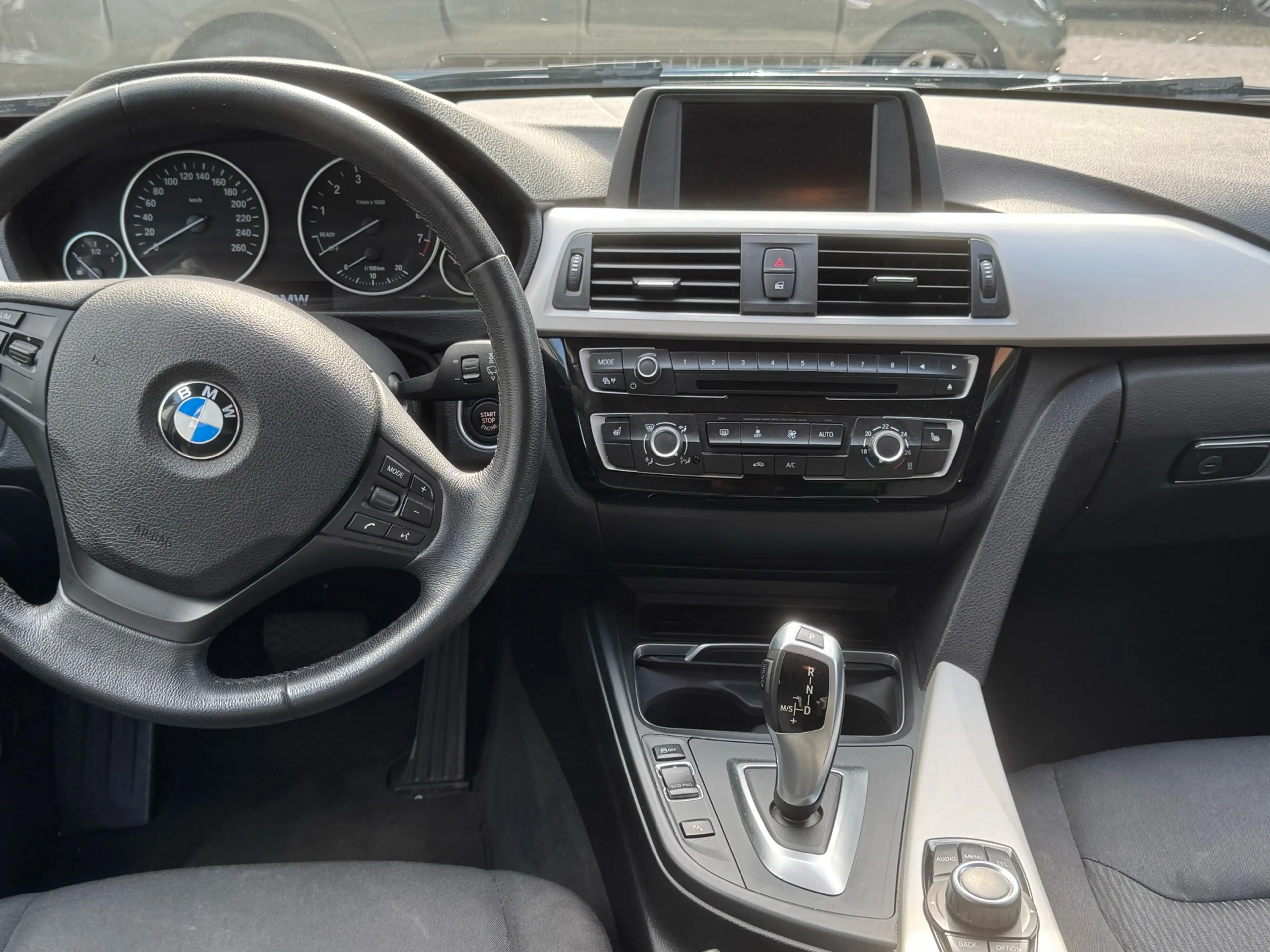 BMW 318 iA benzine - 78000KM - Garantie — photo 8