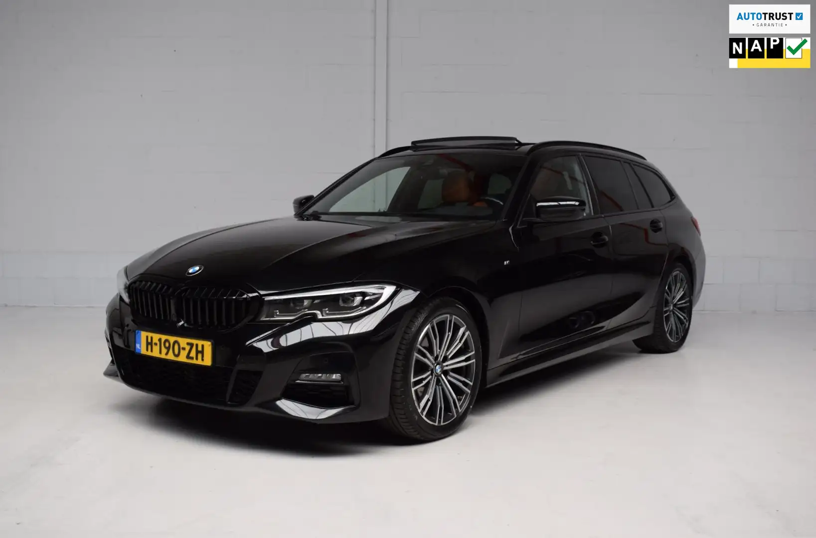 BMW 320 3-serie Touring 320d 190PK AUT M-SPORT ORG.NED / P Zwart - 1
