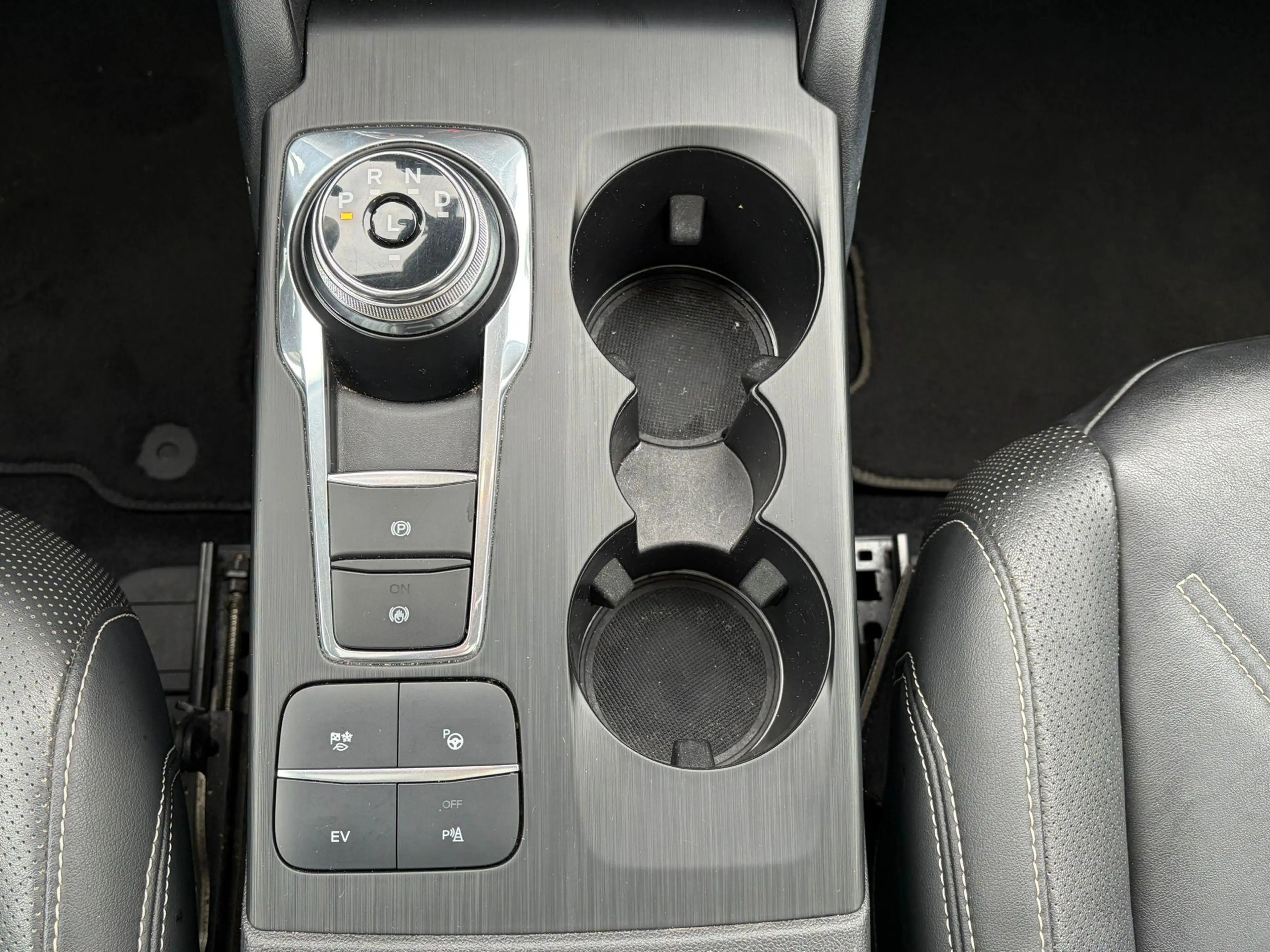 Ford Kuga 2.5 PHEV Vignale PANO - TREKHAAK — photo 20