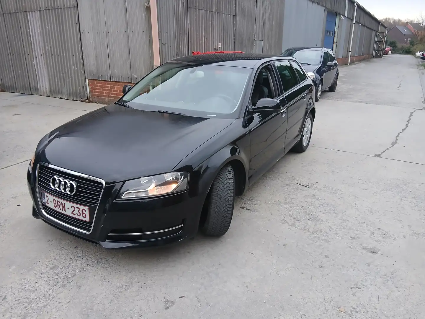 Audi A3 A3 Sportback 1.6 TDi Ambiente Start/Stop DPF Zwart - 2