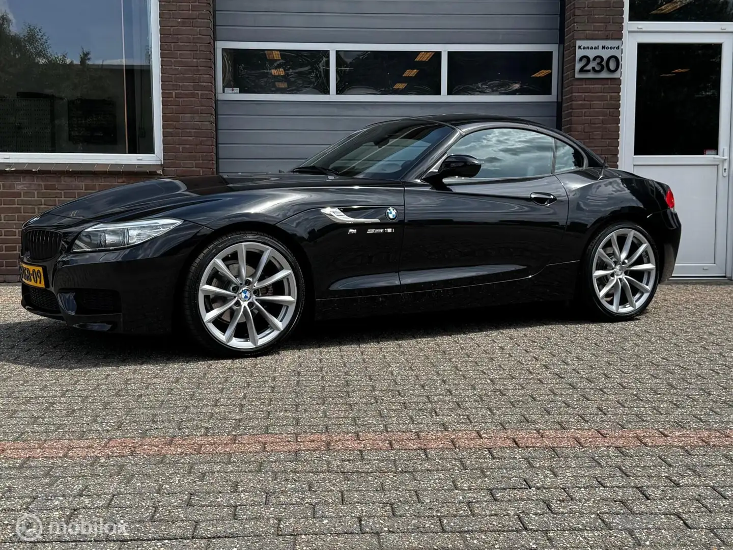 BMW Z4 Roadster sDrive18i High Executive AUT FULL-OPTIONS Zwart - 2