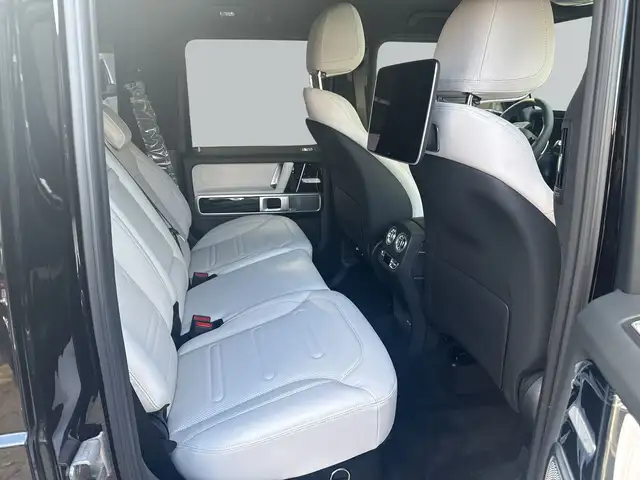 Mercedes-Benz G 500 view 11