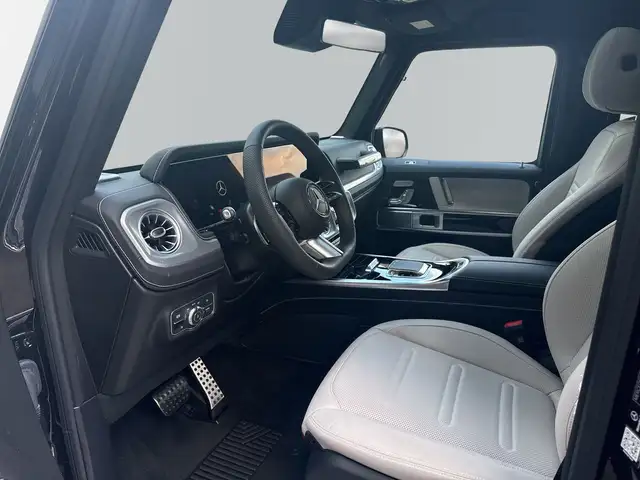 Mercedes-Benz G 500 view 8