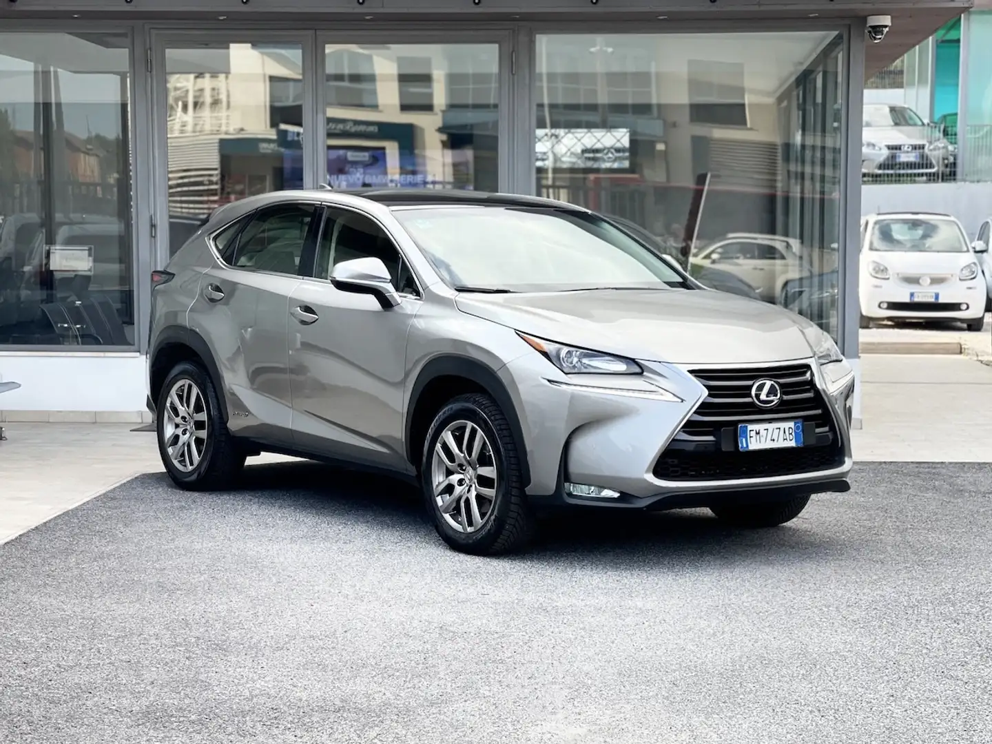 Lexus NX 300 2.5 Hybrid 155CV E6 Automatica - 2017 Argento - 1