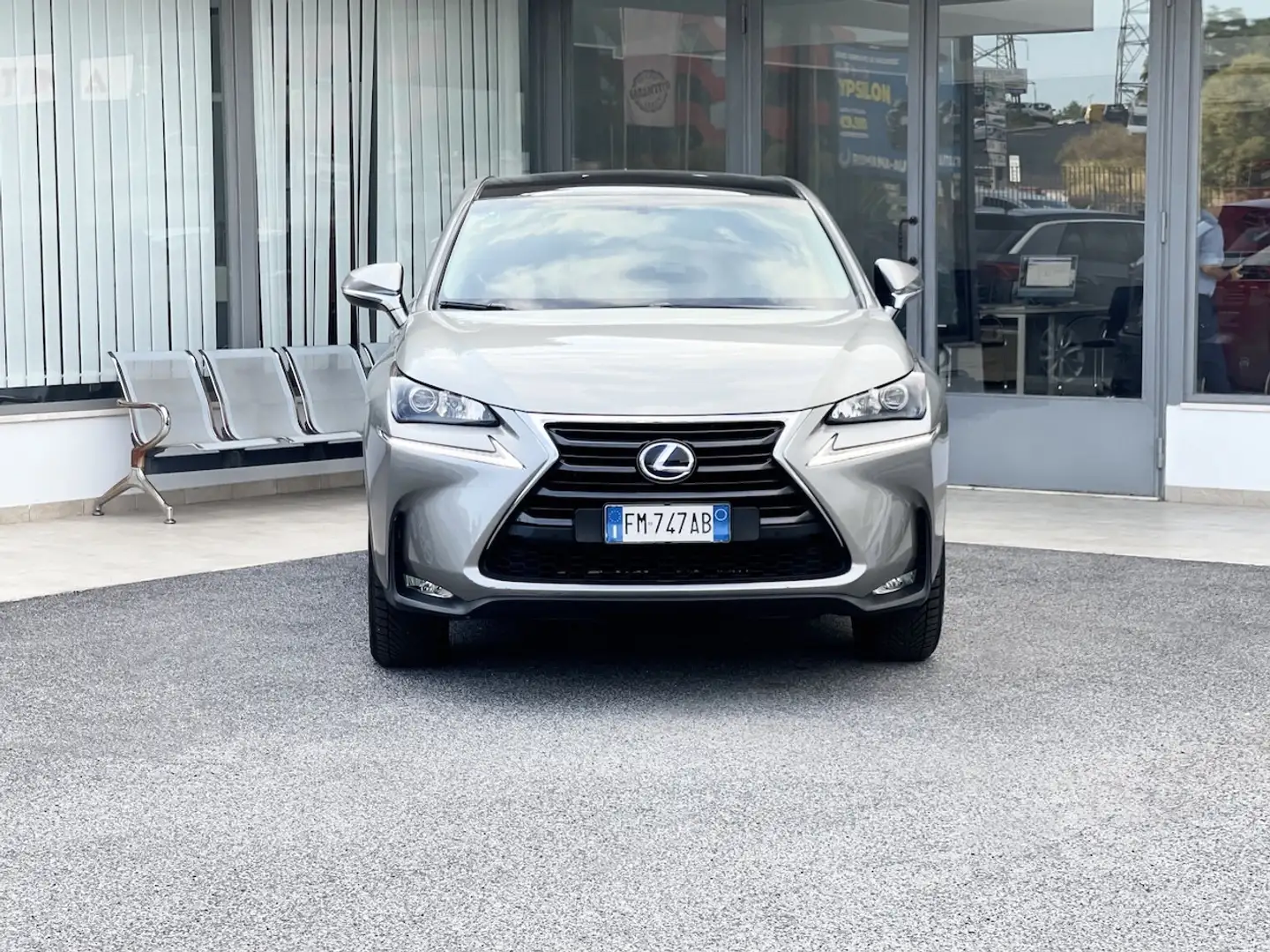 Lexus NX 300 2.5 Hybrid 155CV E6 Automatica - 2017 Argento - 2