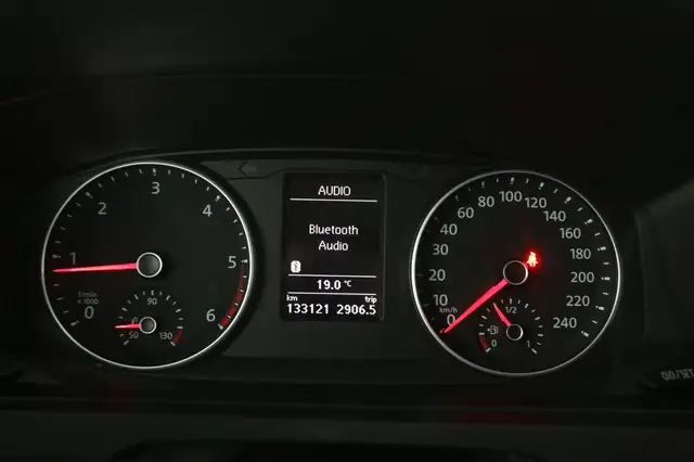 Volkswagen Transporter view 12