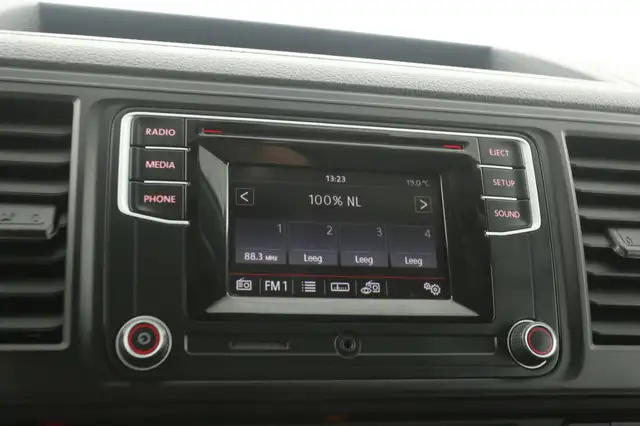 Volkswagen Transporter view 14