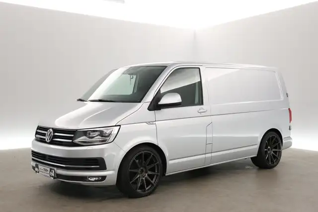 Volkswagen Transporter view 8