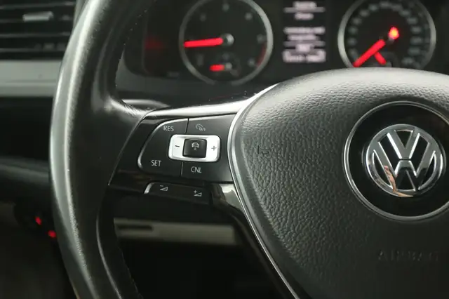 Volkswagen Transporter view 15
