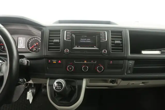 Volkswagen Transporter view 11
