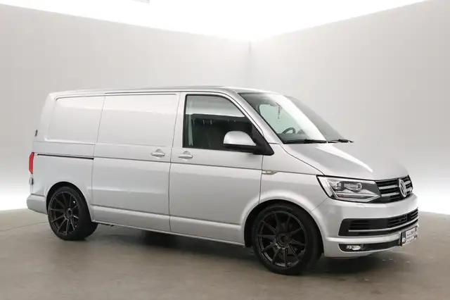 Volkswagen Transporter view 6