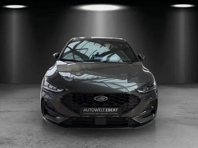 Ford Focus view 6