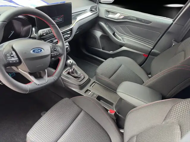 Ford Focus view 7