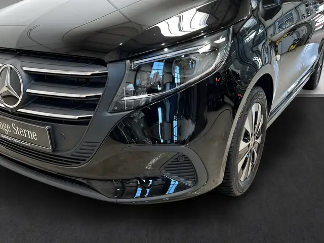 Mercedes-Benz Vito view 3