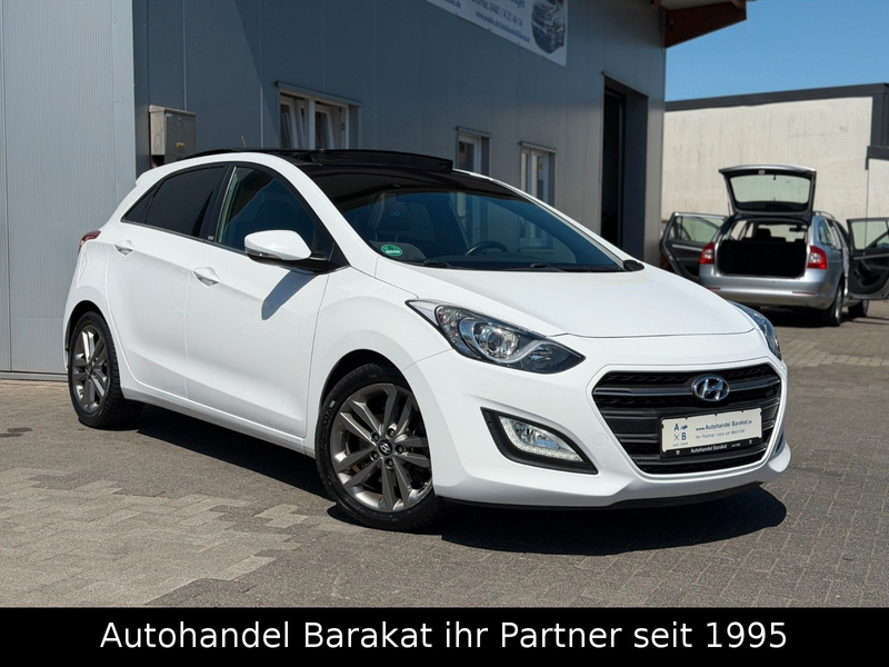 Hyundai i30 1.6 GDI Passion PANO NAVI KAM SHZ BT Sport