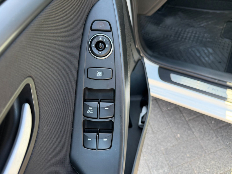 Hyundai i30 1.6 GDI Passion PANO NAVI KAM SHZ BT Sport — photo 13