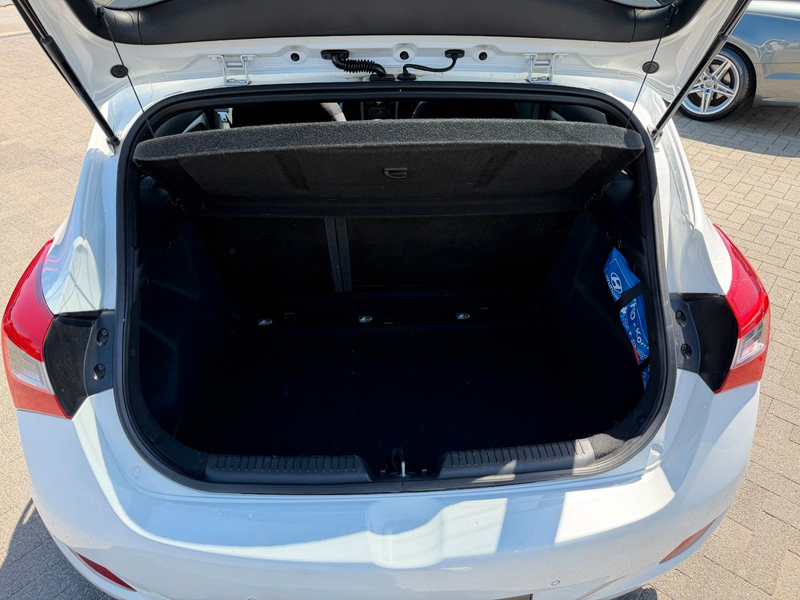 Hyundai i30 1.6 GDI Passion PANO NAVI KAM SHZ BT Sport — photo 6