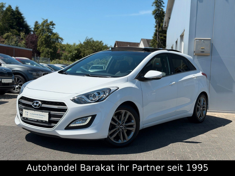 Hyundai i30 1.6 GDI Passion PANO NAVI KAM SHZ BT Sport — photo 3