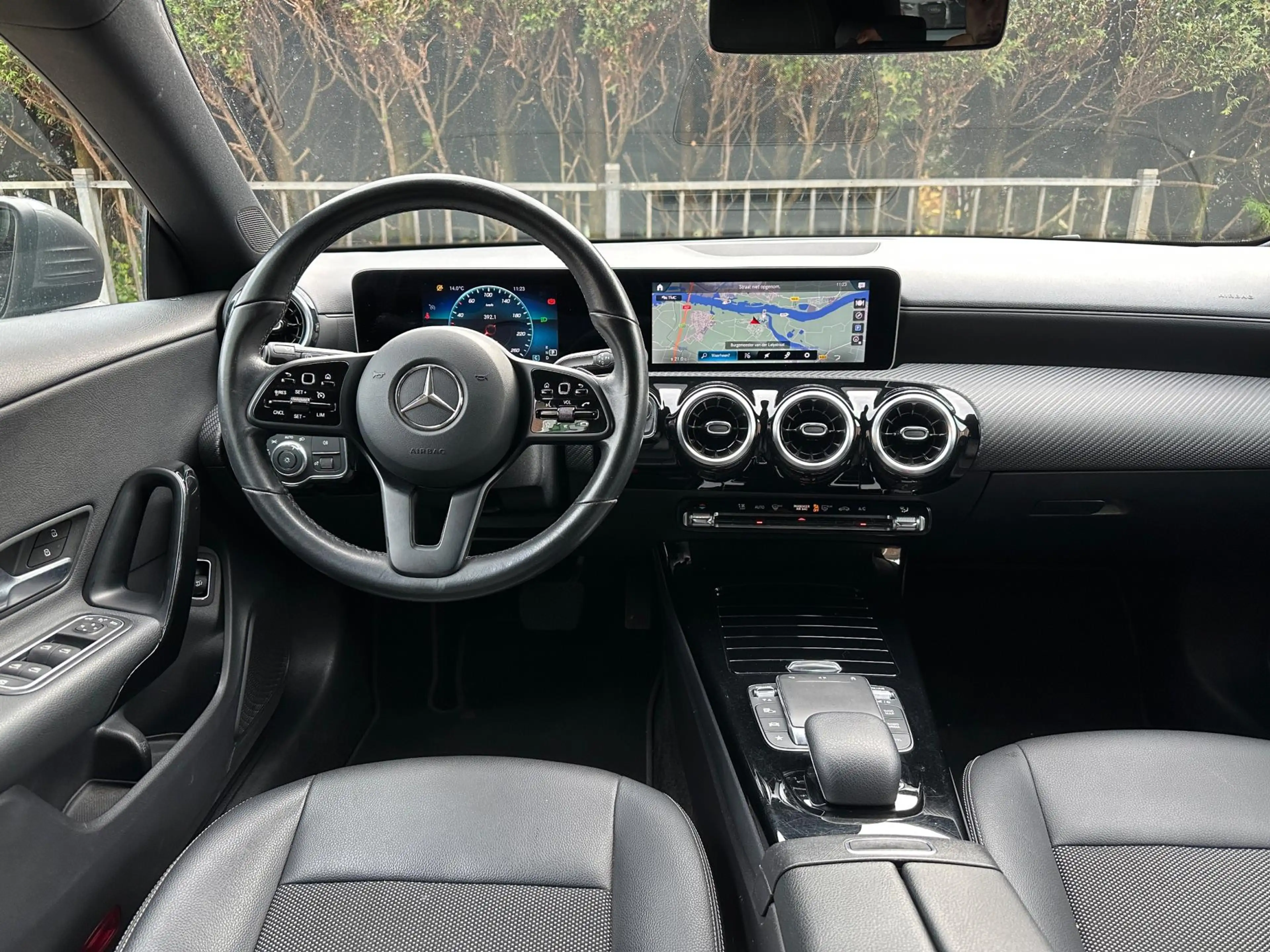 Mercedes-Benz CLA 180 Shooting Brake AUTOMAAT|CRUISE/CAMERA/PDC/BLACK — photo 2