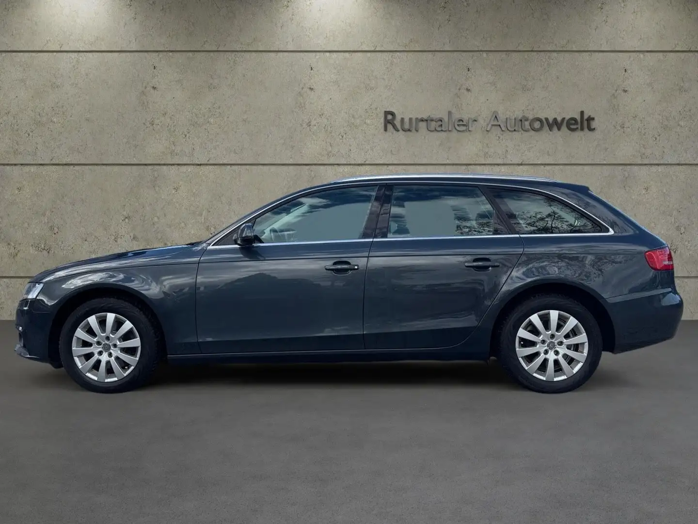 Audi A4 Avant Attraction *KLIMAAUT.*SHZ*PDC*1.BESITZ* Grau - 2