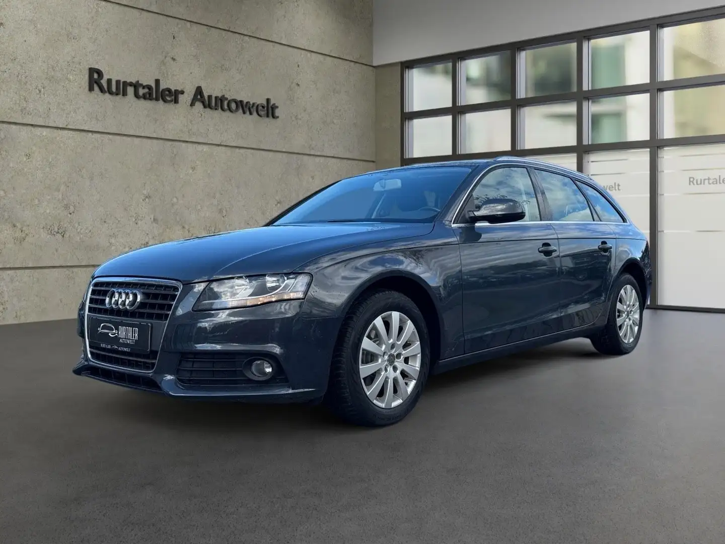 Audi A4 Avant Attraction *KLIMAAUT.*SHZ*PDC*1.BESITZ* Grau - 1
