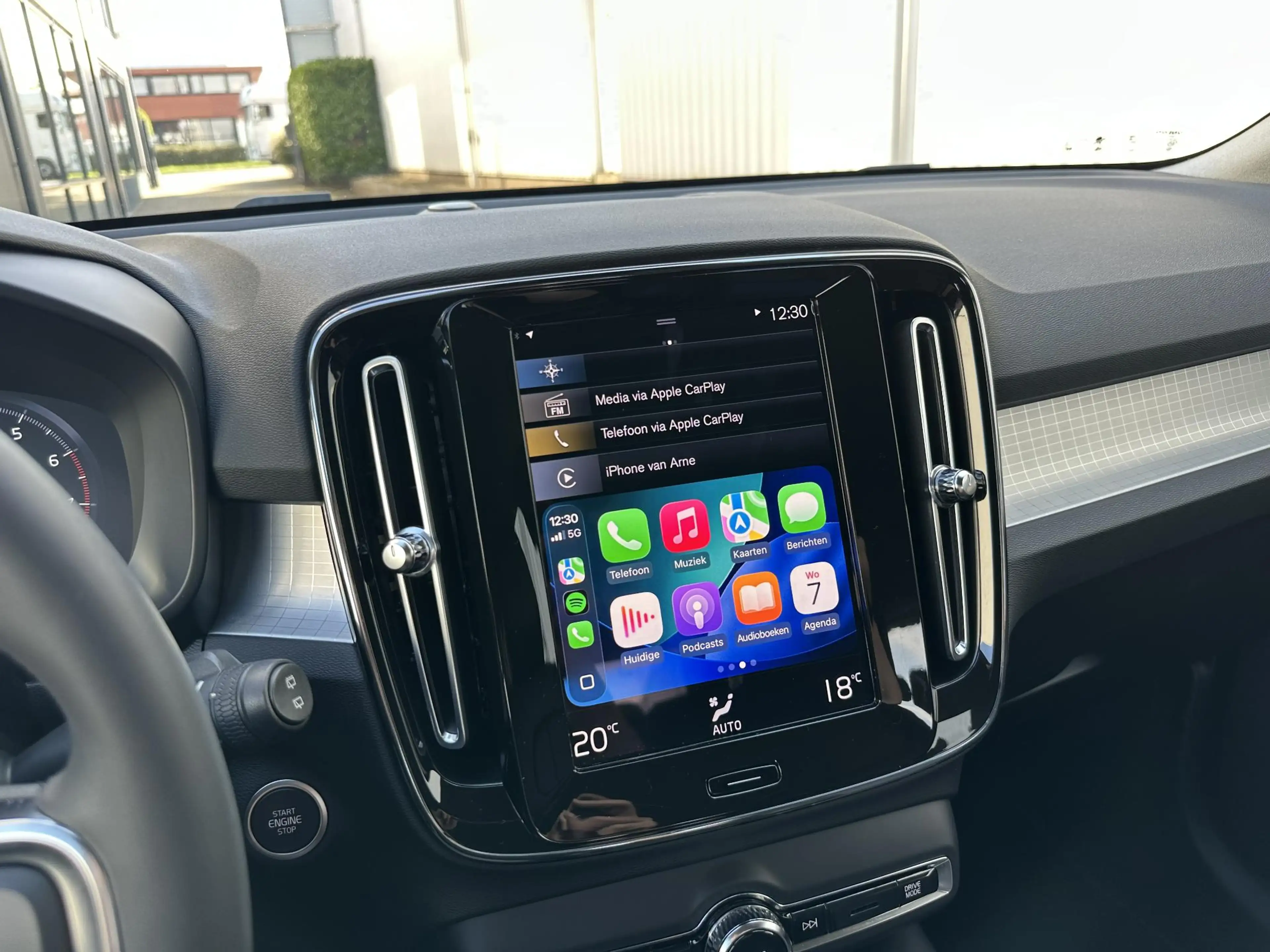 Volvo XC40 1.5 T2 Momentum Business | Camera/Carplay/Lederen — photo 39