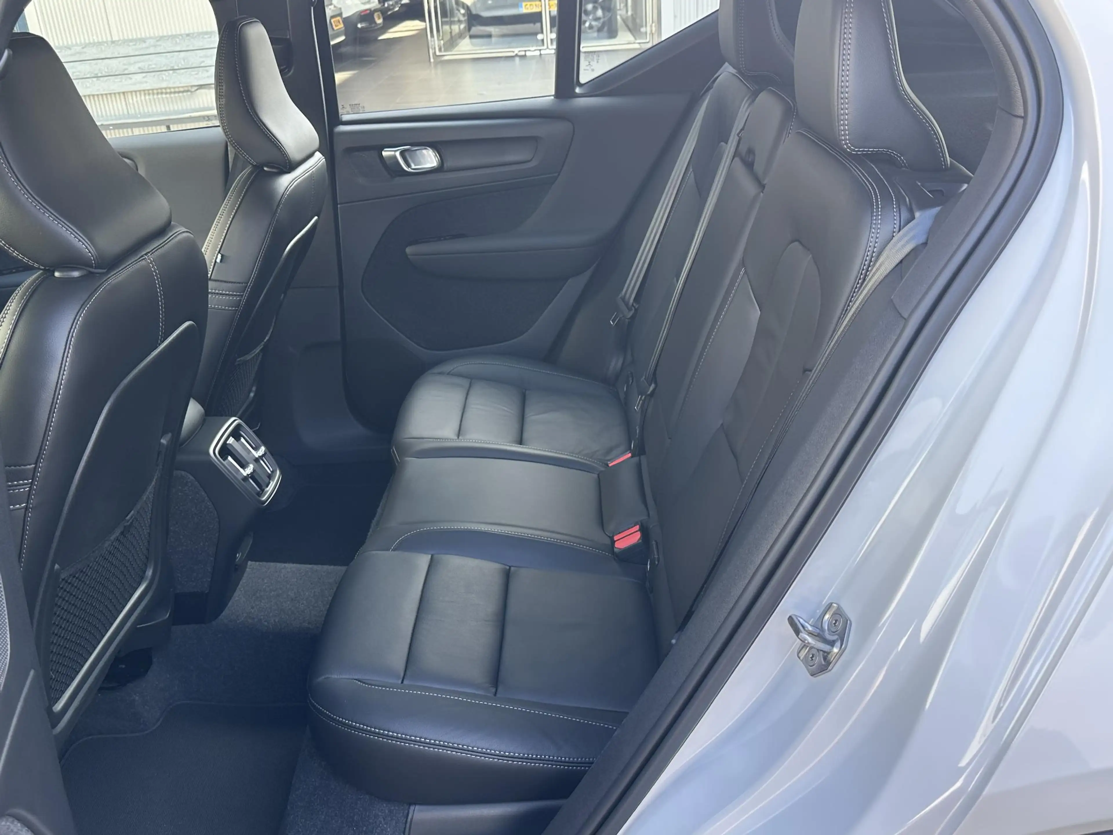Volvo XC40 1.5 T2 Momentum Business | Camera/Carplay/Lederen — photo 30