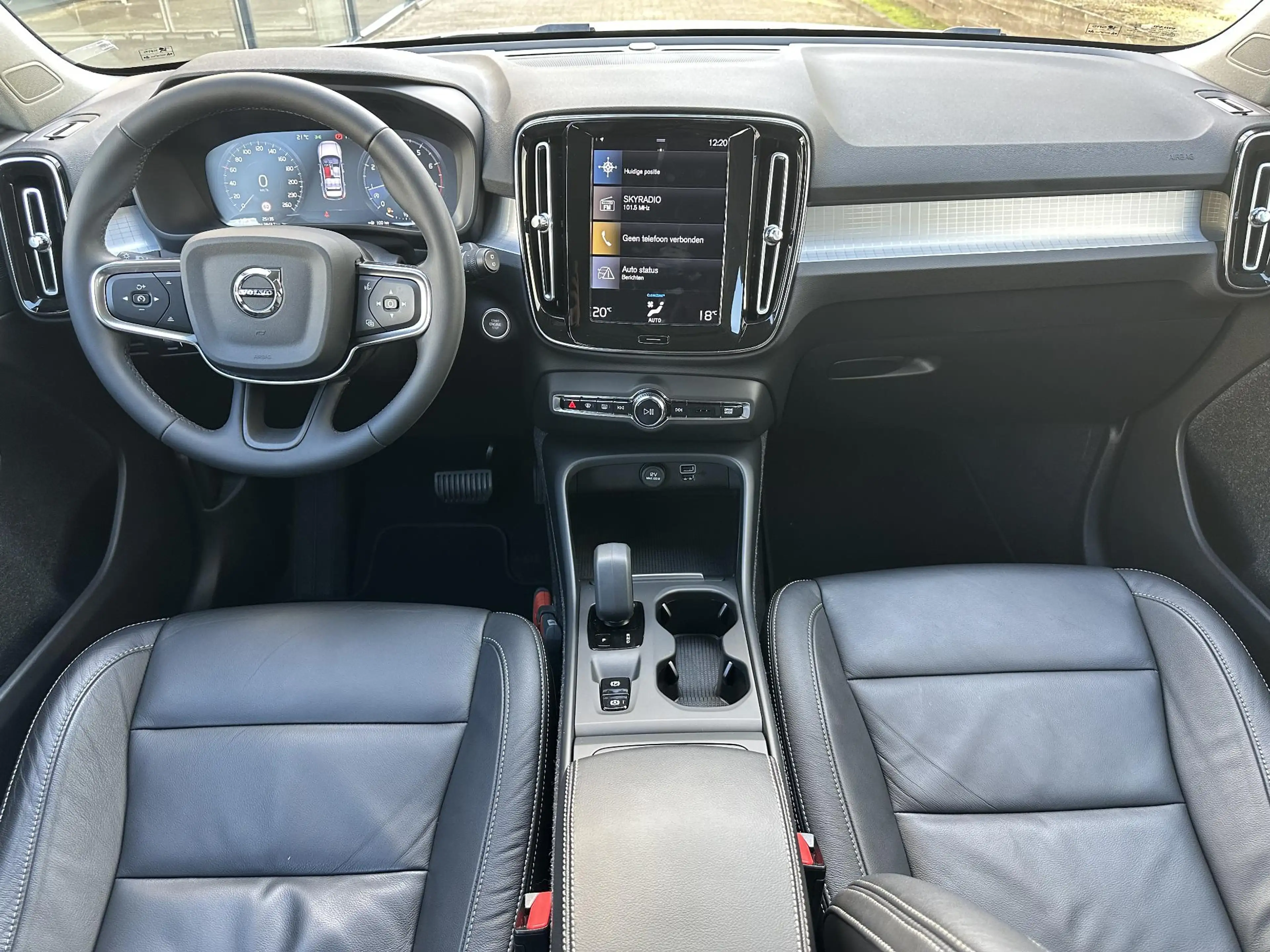 Volvo XC40 1.5 T2 Momentum Business | Camera/Carplay/Lederen — photo 17