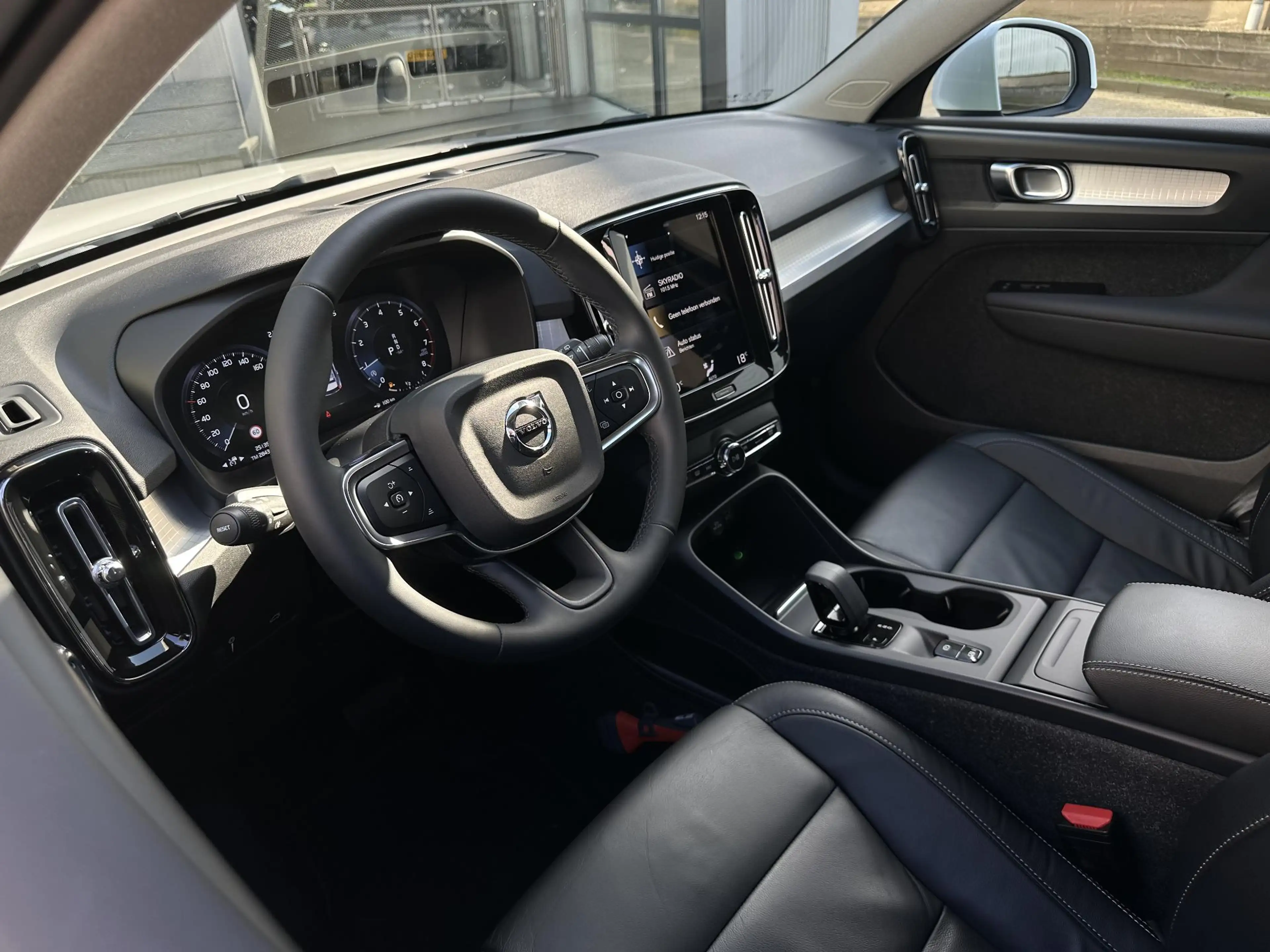 Volvo XC40 1.5 T2 Momentum Business | Camera/Carplay/Lederen — photo 16
