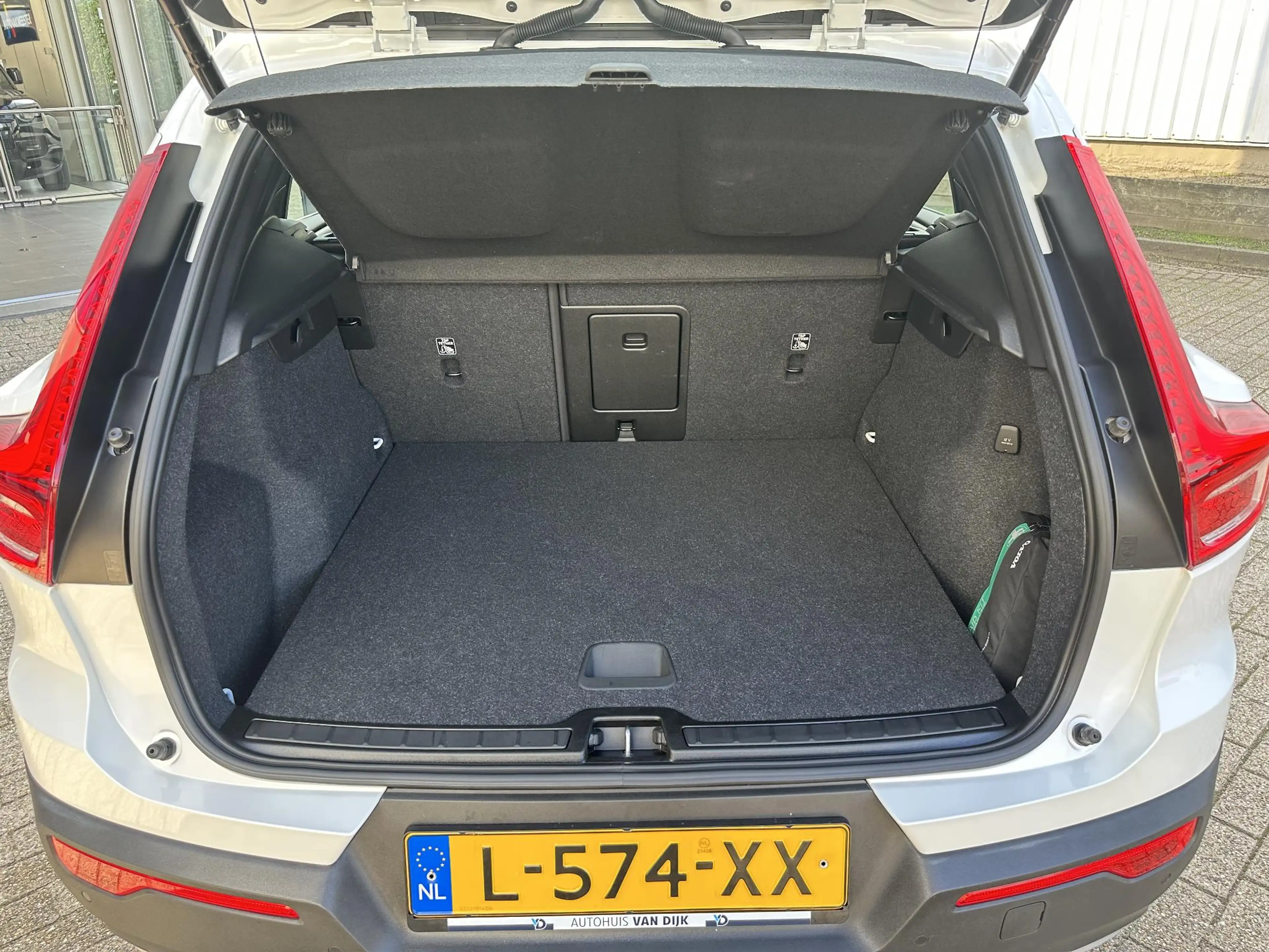 Volvo XC40 1.5 T2 Momentum Business | Camera/Carplay/Lederen — photo 25