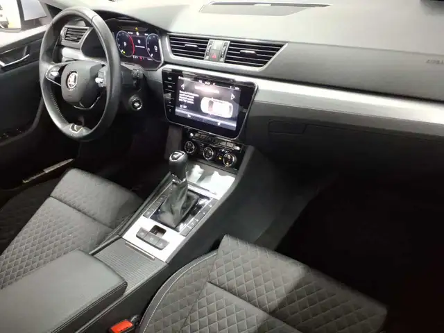 Skoda Superb view 9