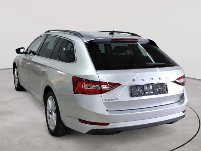 Skoda Superb view 5