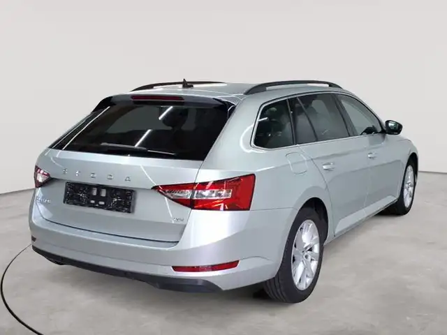 Skoda Superb view 4