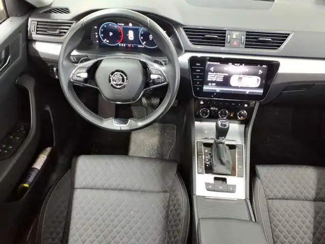 Skoda Superb view 10