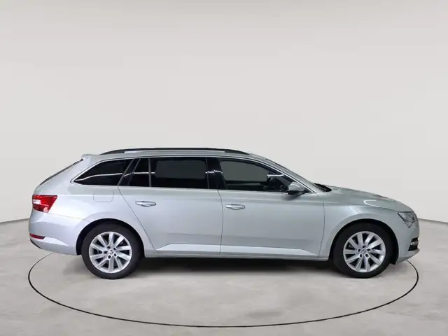 Skoda Superb view 3