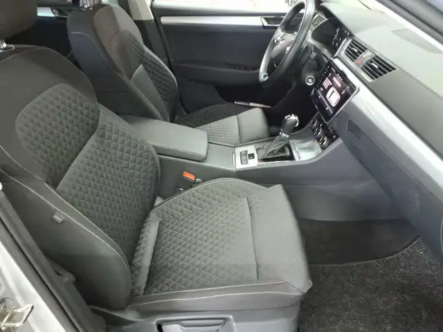 Skoda Superb view 8