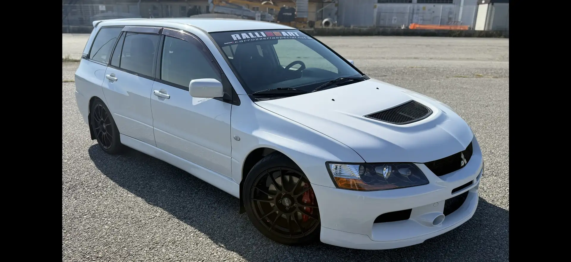 Mitsubishi LANCER EVOLUTION IX - 1