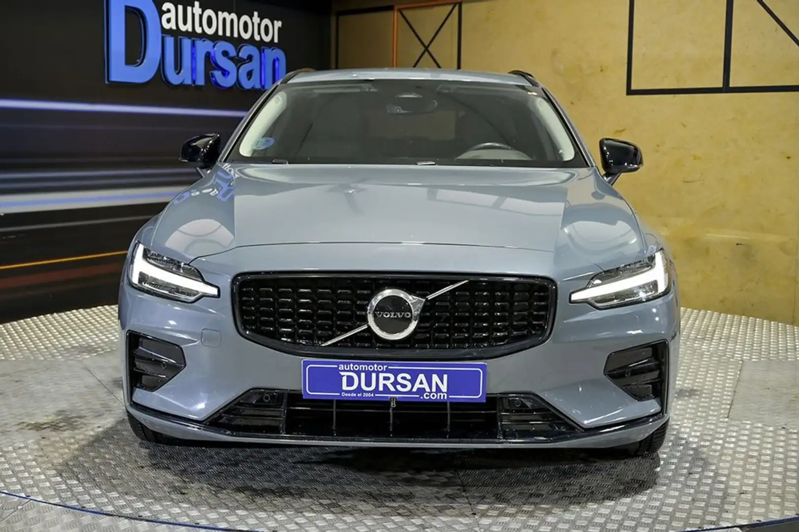 Volvo V60 2.0 B4 D Plus Dark Auto Gris - 2