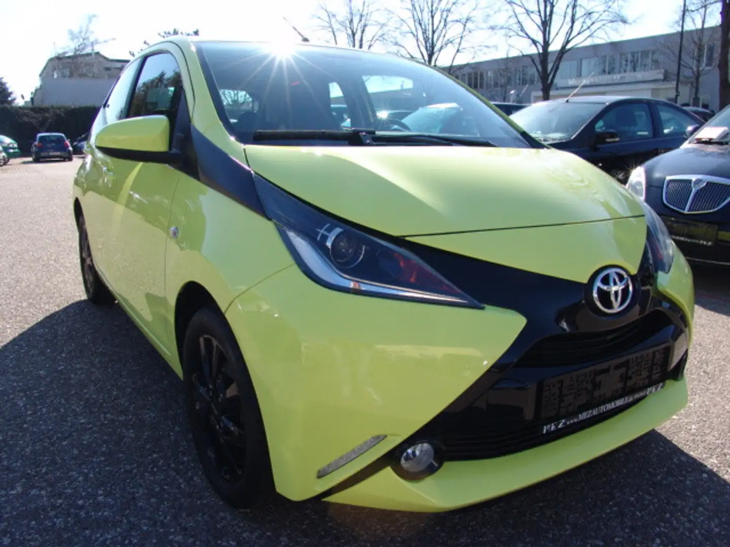 Toyota Aygo 1.0 x-play touch Navi Tempo MFL R Cam Gelb - 2