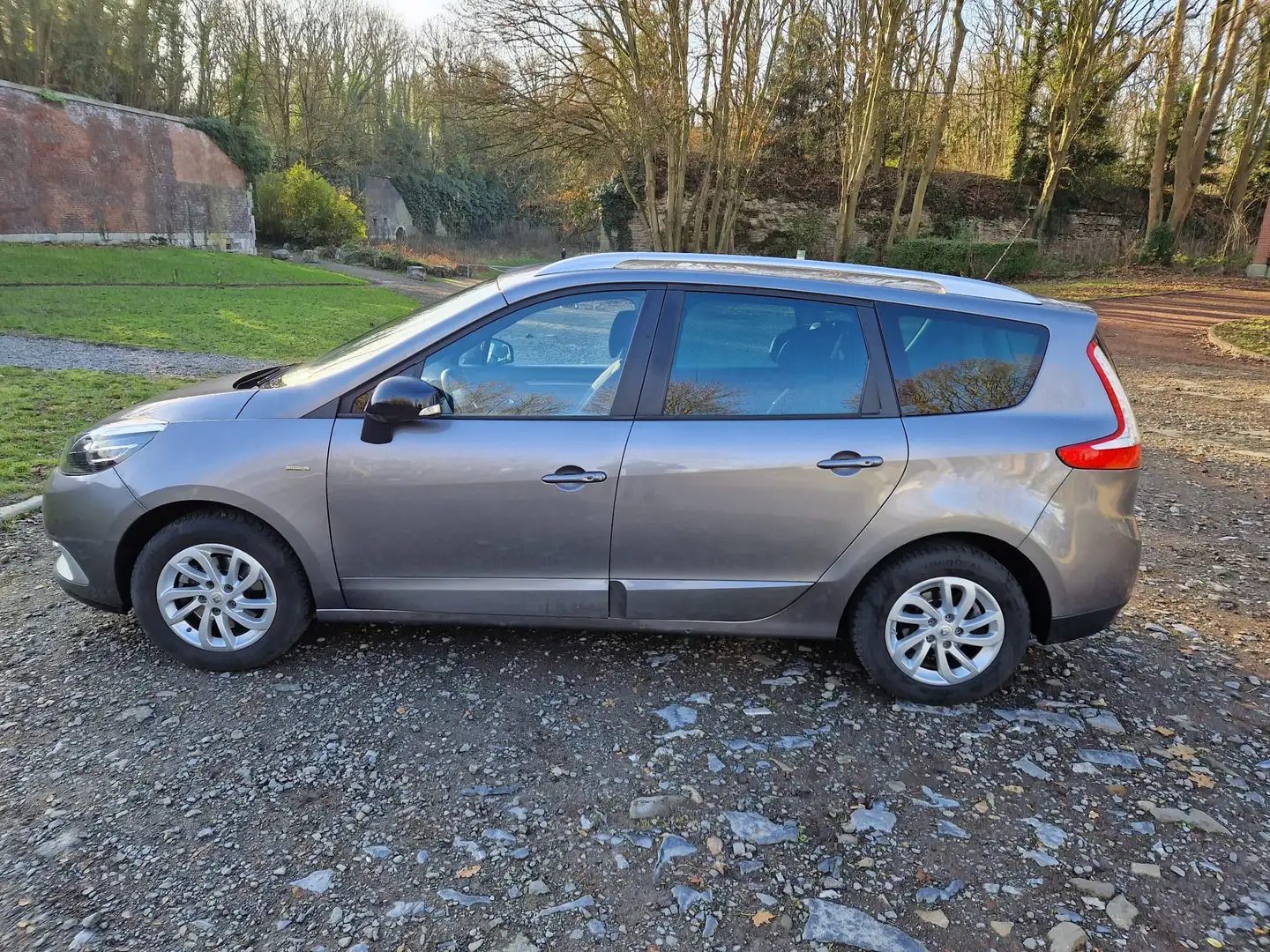 Renault Grand Scenic 1.2 TCe Energy R-Movie 5pl. Gris - 1