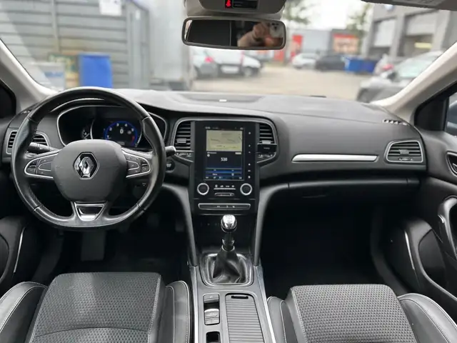 Renault Megane view 2